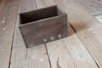 ジャンクな風合いがガーデニングで映えるボックス