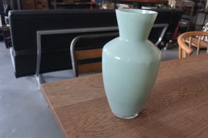 淡いカラーがおしゃれな花瓶