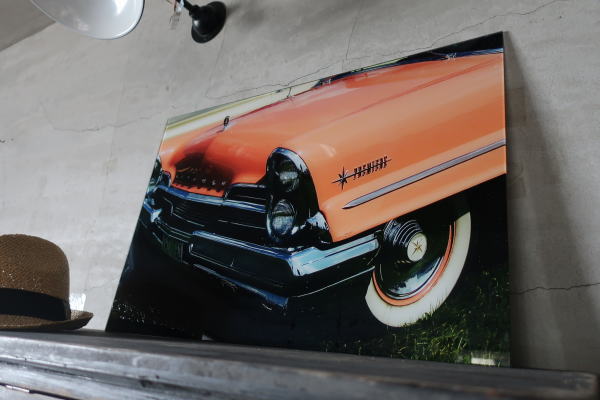 高級感のあるガラス素材の 躍動感のあるおしゃれな車モチーフのアートボード