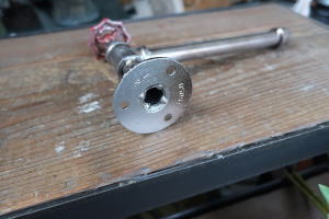 工業系インテリアに合うメタルペーパーホルダー