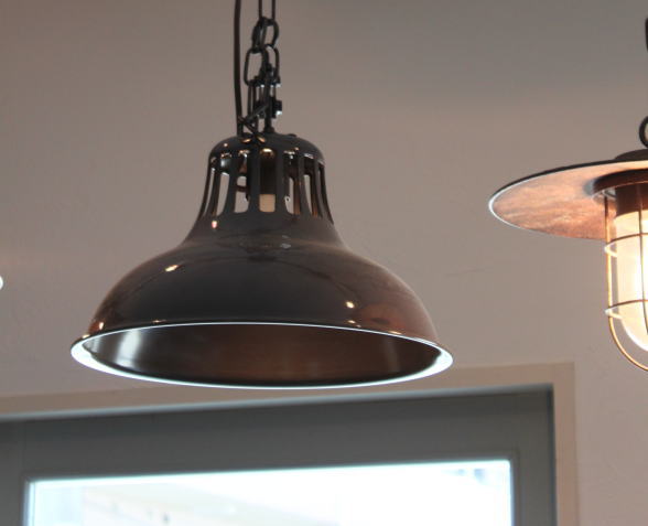 照明 工業系 カフェ