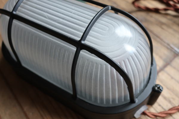 コンセントタイプの照明