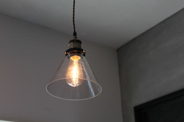 ガラスがかわいいペンダントライトの販売