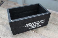 メンズライクな落ち着いた風合いの木箱