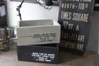 アンティーク風な収納ボックス