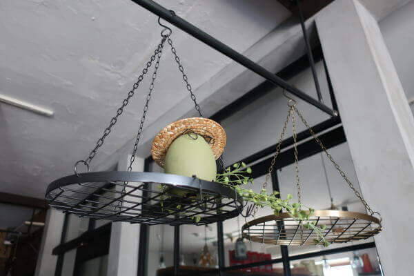 ディスプレイにおしゃれな　アイアン素材のハンキングハンガー