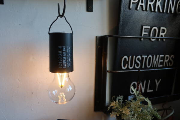 付属のリモコンで簡単操作可能なLEDハングランプ