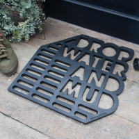 ラバー製で滑りにくく靴底の砂や泥など汚れを落とせる屋外用玄関マット