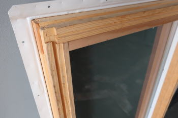 DIYで使いたいホワイト木製窓