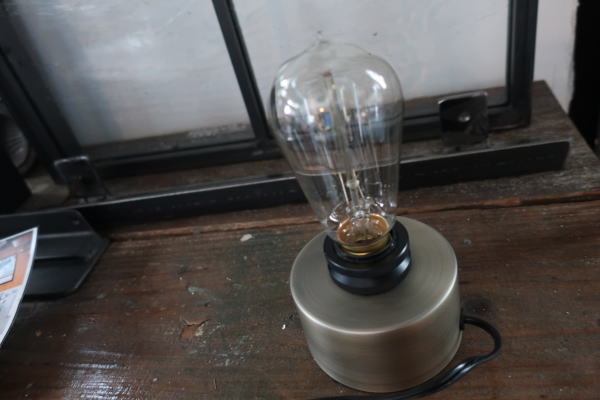 おしゃれな電球と合わせたいライト