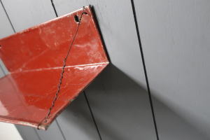 ドラム缶から作ったシェルフ