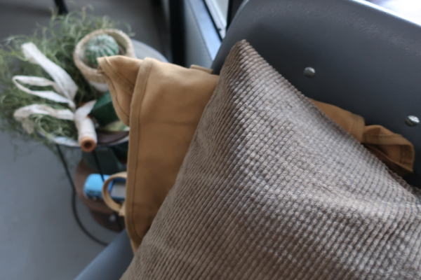 大人かわいいクッションの販売