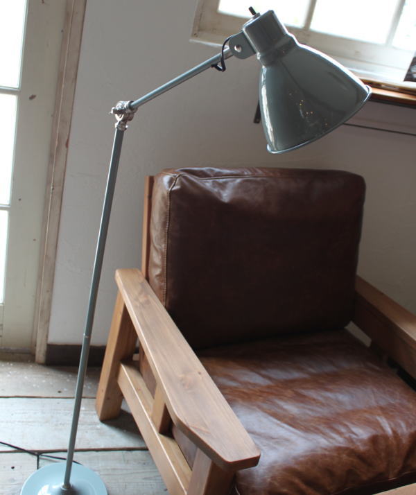 スタンドライトのある空間