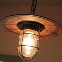 ジャンクシャビーな仕上げがおしゃれなガードライト