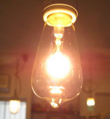 電球を楽しむライト