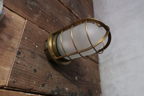 工業系イメージの 真鍮製のおしゃれな船舶直付けライトの販売