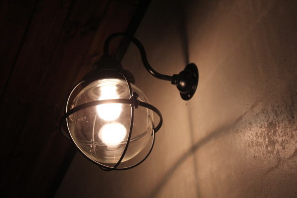 おしゃれなショップや家の玄関で使いたい外灯