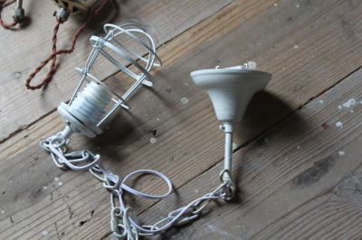 工業系 ガード付きライト