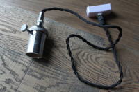 カフェで見かけるあ照明器具