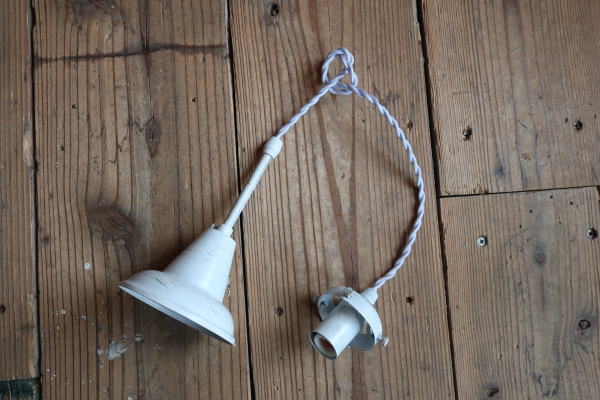 お気に入りのシェードと合わせて使いたい灯具