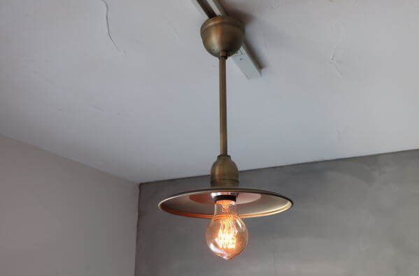 スティックデザインの照明