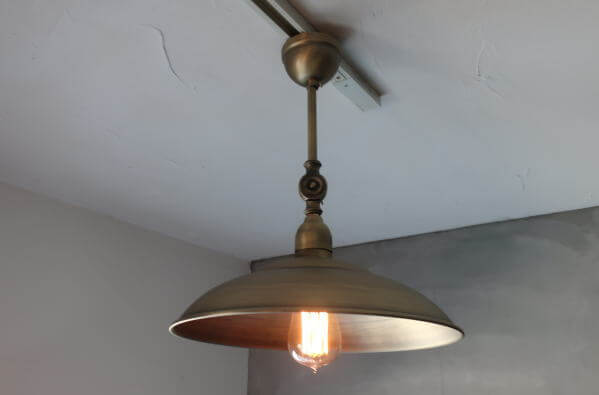 シェード付き アンティークゴールドカラーが雰囲気あるスティック可動シェードライト