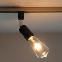 シンプルで使う場所を選ばない　レール用スポットライト照明器具