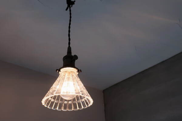 ガラスの反射が美しいペンダントライト