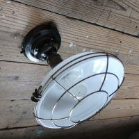 ガード付きミルクガラスシェードの　直付け天井付けライトの販売