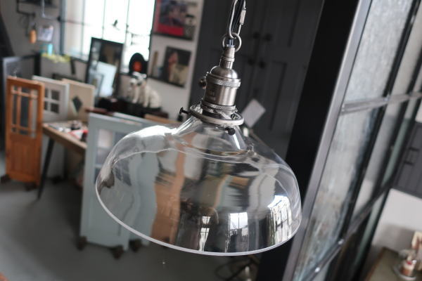古銀色の灯具とクリアガラスがおしゃれなペンダントライト