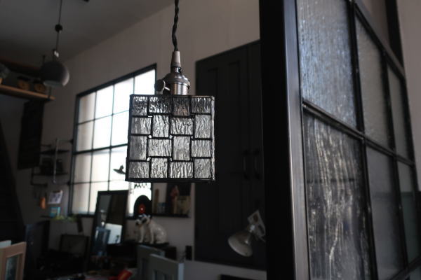 メンズライクにも似合うステンドグラスライト