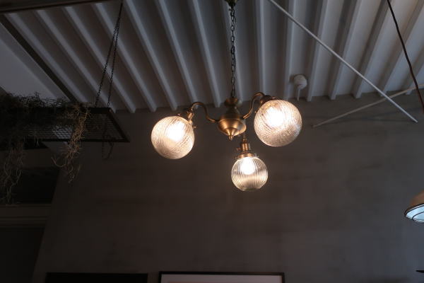 リビングでも使いたい3灯ライトの販売