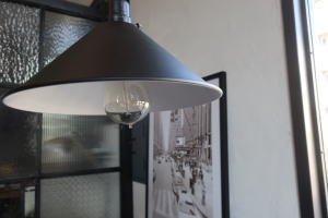 クールブラックがおしゃれな照明