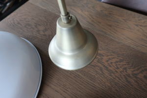 かわいいカフェの照明