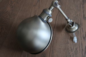 可動式だから使いやすい照明器具