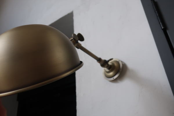 可動式だから使いやすい照明器具