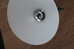 カフェやリビングに合う優しい光のガラスペンダント