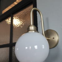 洗面所や廊下にぴったりの上品な壁面ライト