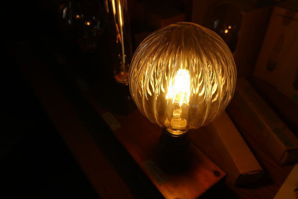 ナチュラル空間に合うホワイトソケットライト