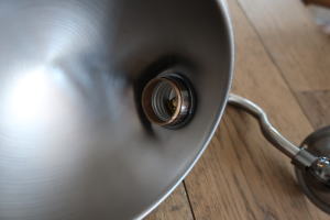 シルバーカラーの可動式ドーム型ライト,お気に入りの絵の照明にも最適