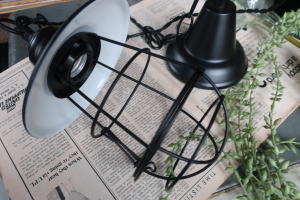 幅広ガードタイプのブラックライト,おしゃれな天井照明