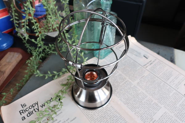 メタルガード付き直付けシーリングライト インダストリアル天井照明