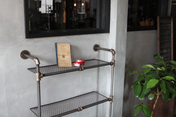 インダストリアルな収納インテリア