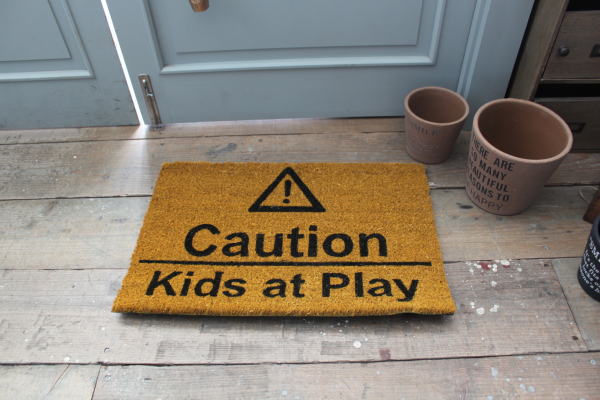 ナチュラル 玄関マット 小さな子供