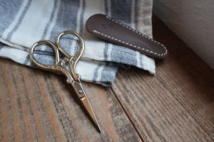 かわいいレザーのハサミケース