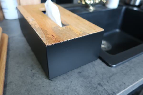無垢材にこだわったおしゃれなティッシュケース