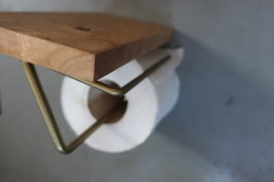 トイレを便利にする棚付きホルダー｜2カラー展開