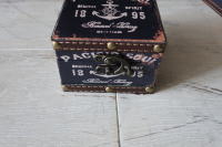 マリンロゴが魅力的なインテリア