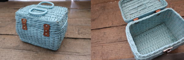 ショップディスプレイにかわいいブルーかご