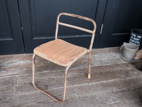 レトロ 椅子 幼稚園